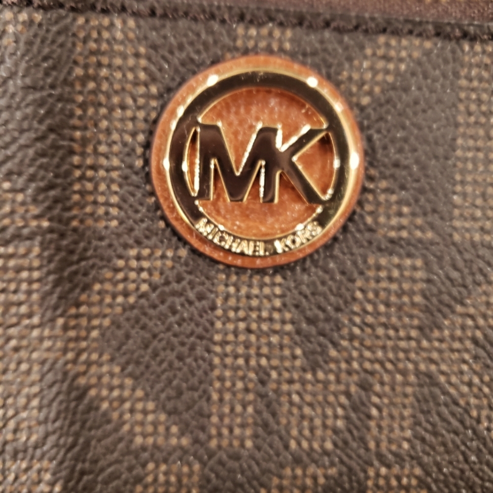 NWT  NEW MK COIN PURSE.